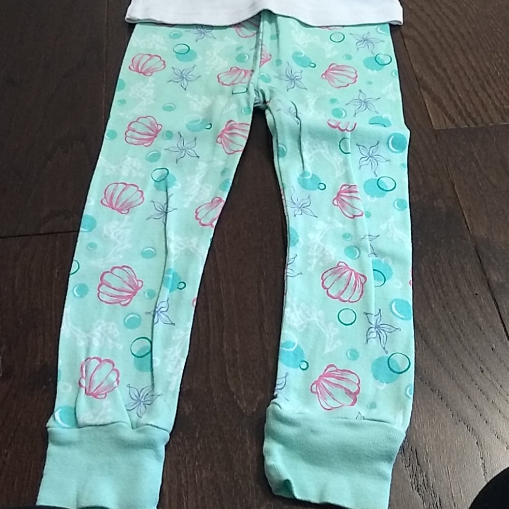 2 Sets of Little Mermaid Pajamas - Size 3T - Picture 3 of 5